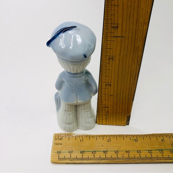 Vintage Holland Dutch Boy Holding Umbrella Porcelain Blue and White Figurine - Picture 4 of 6